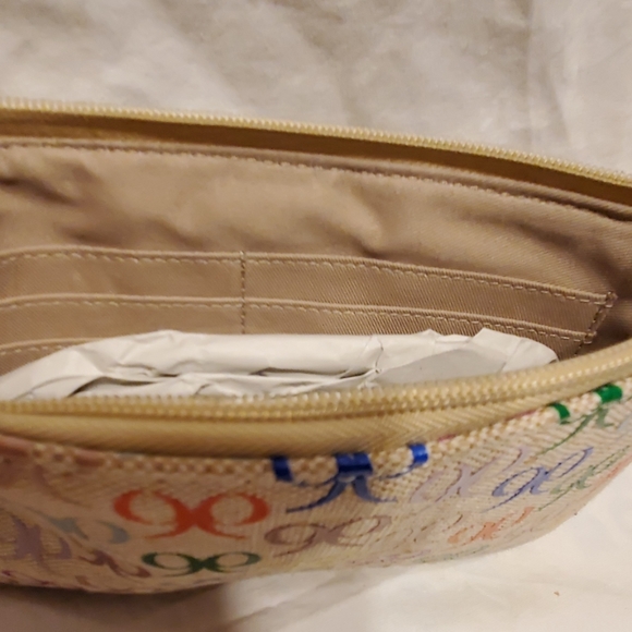 Nine West wristlet - Picture 3 of 3